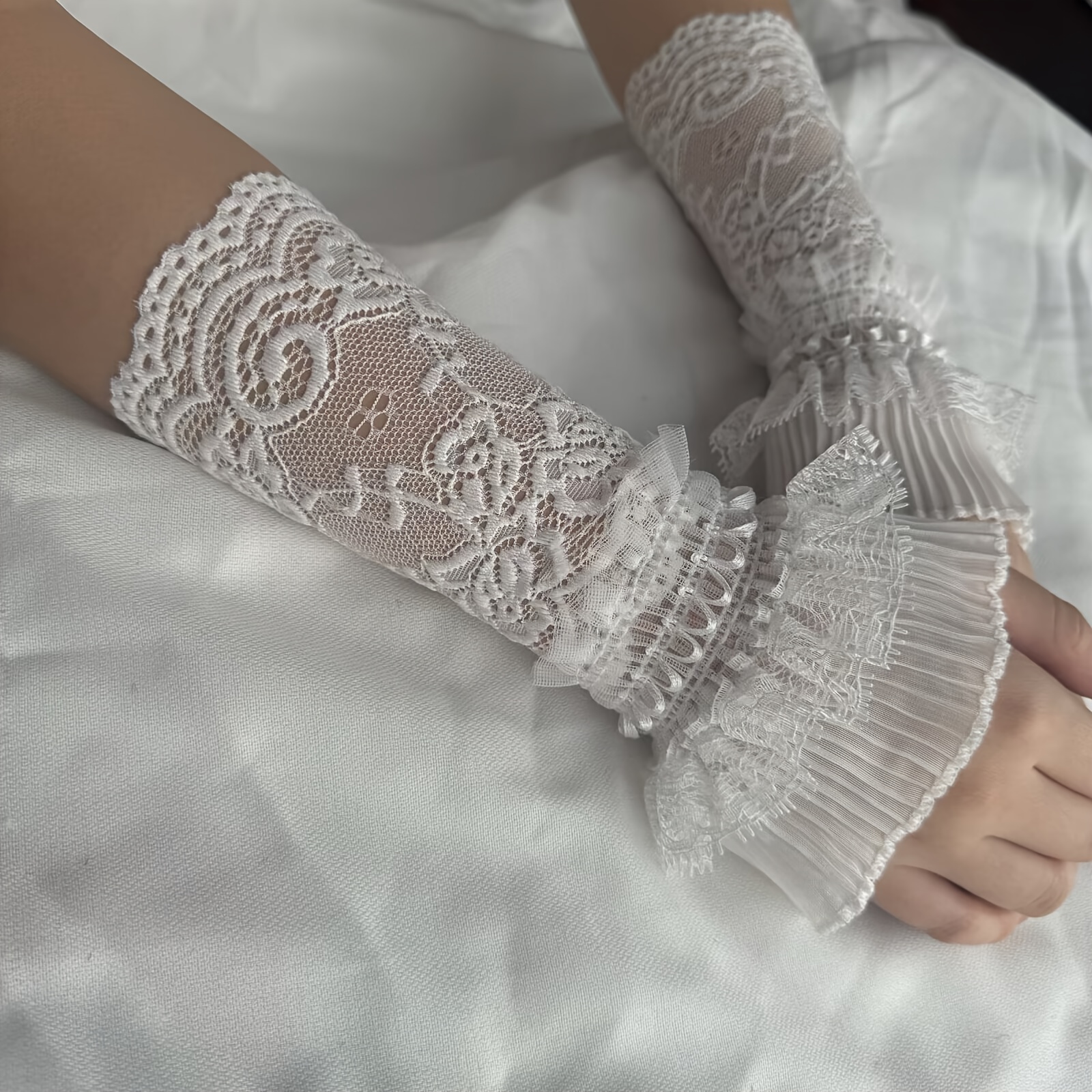 Lace Hollow Wrist Covers Trump - огляд і ціна Men Accessories For Wrist
