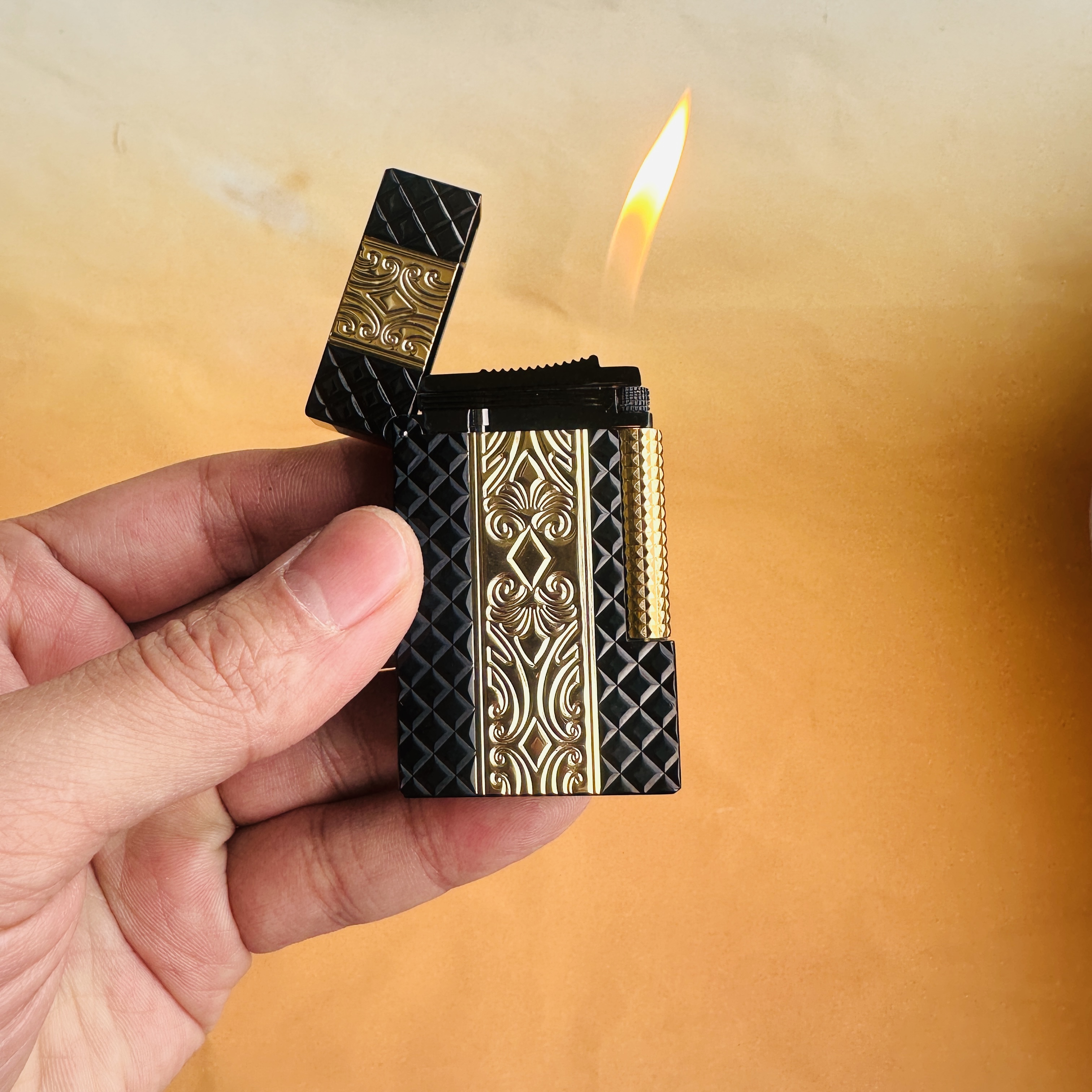 Luxury Brand Custom Lighter —  - огляд і ціна Men Accessories Hand