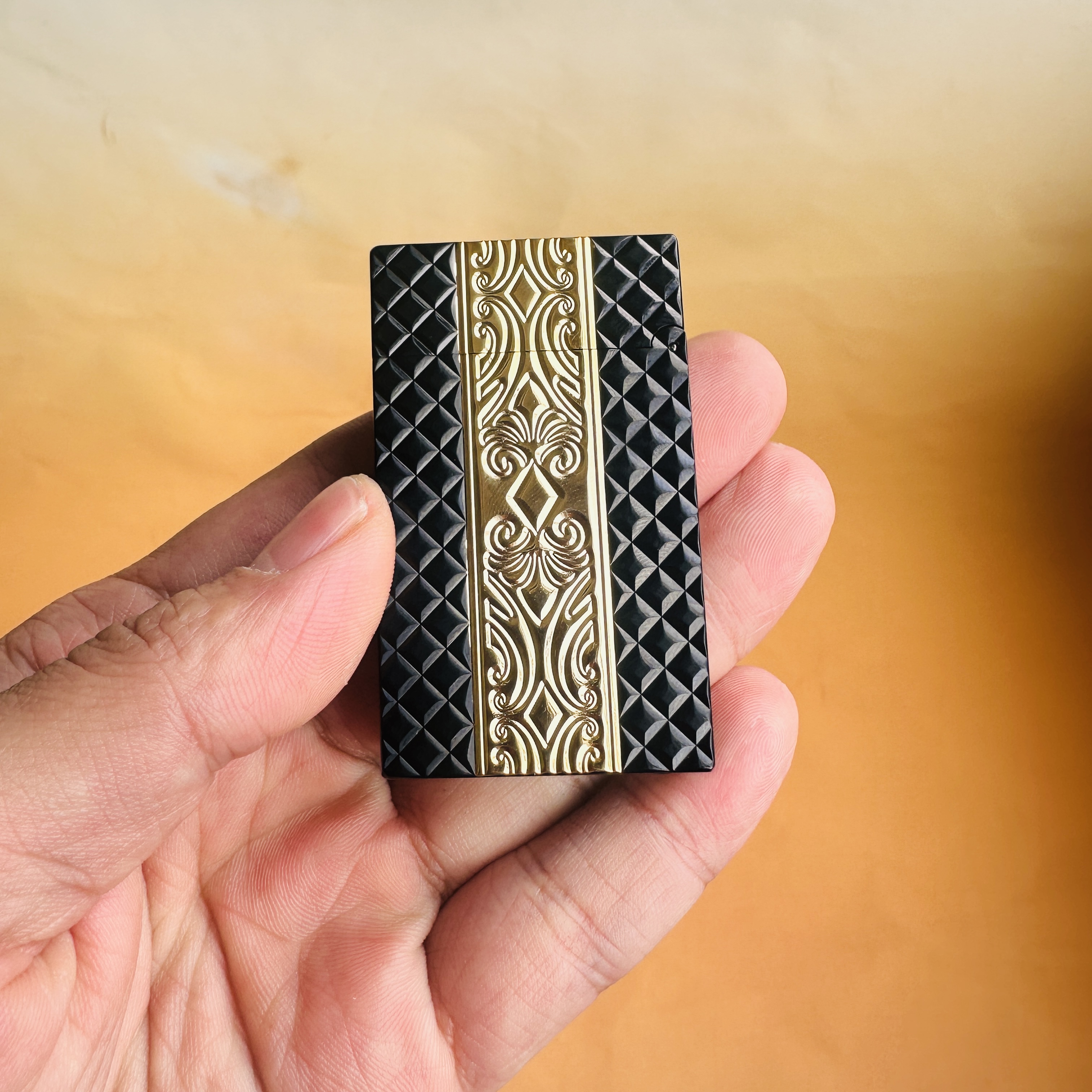 Luxury Brand Custom Lighter —  - огляд і ціна Men Accessories Hand